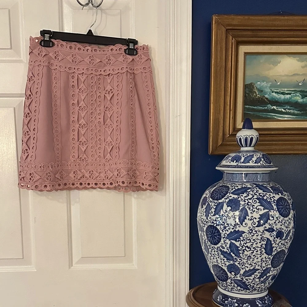 NWOT Women’s Entro Blush Lace Scallop Trim Pencil Skirt Size Large